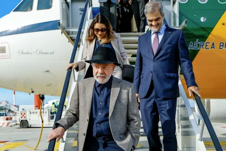 Lula desembarca em Roma com Janja