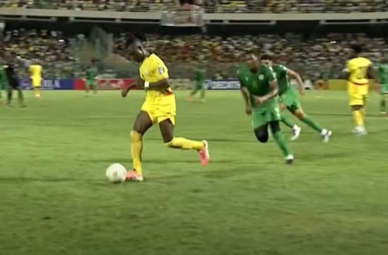 Gana (de amarelo) vence Comores e é mais uma seleção africana classificada para a Copa do Mundo de 2026.