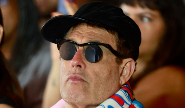 Sérgio Mallandro foi acusado de usar drogas por um colega de trabalho - e o rumor teve uma séria consequência para a mãe do humorista.