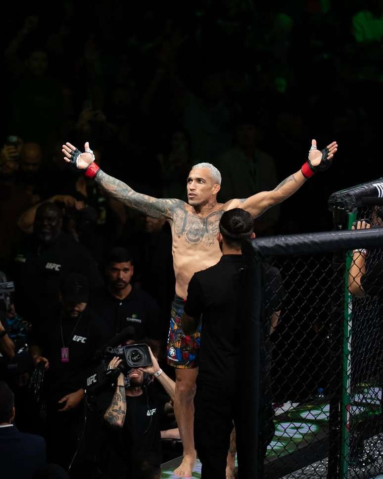 Charles do Bronx teaches “lesson” on the ground and submits Gamrot at UFC Rio