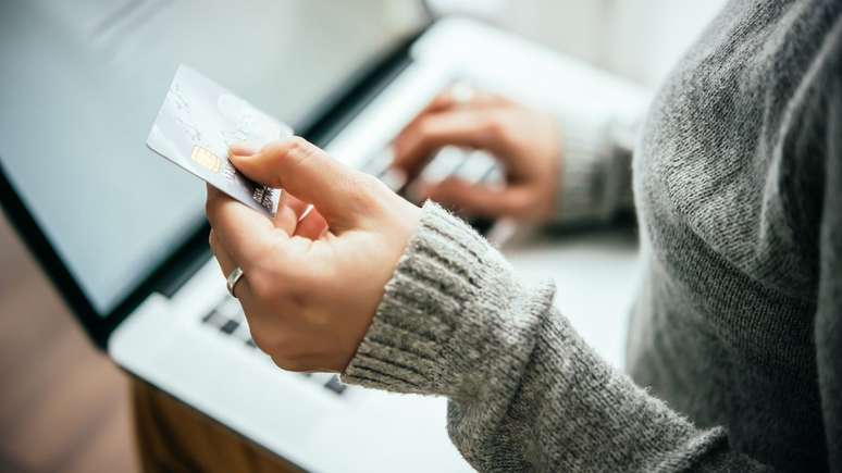 Credit card: find out how to use it to avoid debt