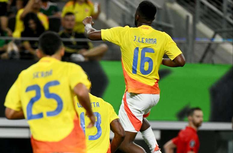 Colômbia arrasao México em Amistoso.