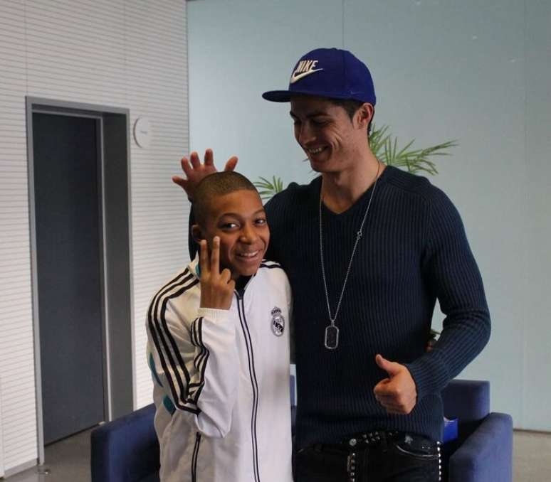 Mbappé explica por que recusou o Real Madrid aos 18 e cita Cristiano Ronaldo: 'Sempre foi um modelo'