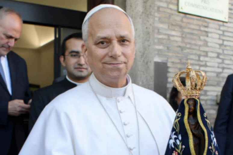 Papa Leão XIV com imagem de Nossa Senhora Aparecida