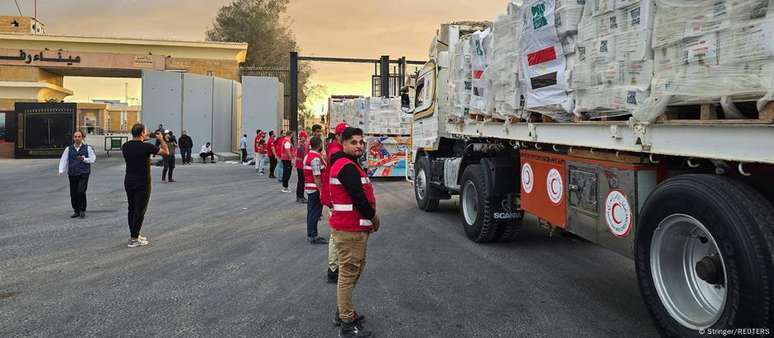 É esperada a entrada de 600 caminhões em Gaza com mantimentos para aplacar a crise humaitária entre palestinos