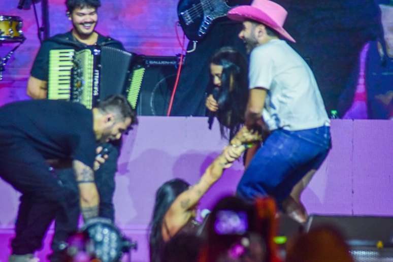 Ana Castela falls on stage during a show in Sao Paulo