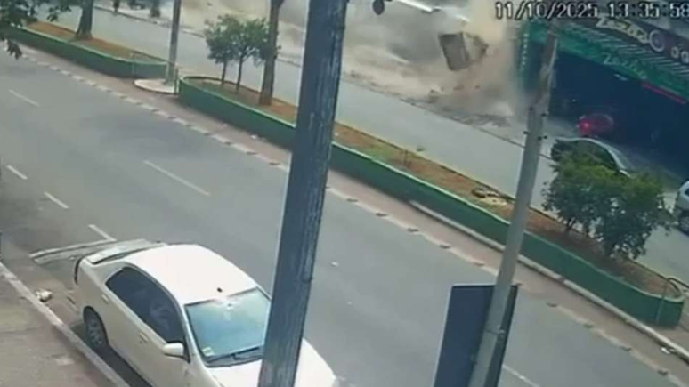 Marquise desaba e atinge pedreiros em SP