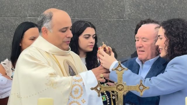 Renato Aragão recebe título de embaixador do Cristo Redentor em cerimônia pelos 94 anos do monumento