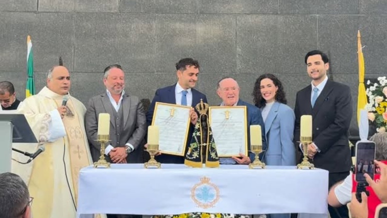 Renato Aragão recebe título de embaixador do Cristo Redentor em cerimônia pelos 94 anos do monumento