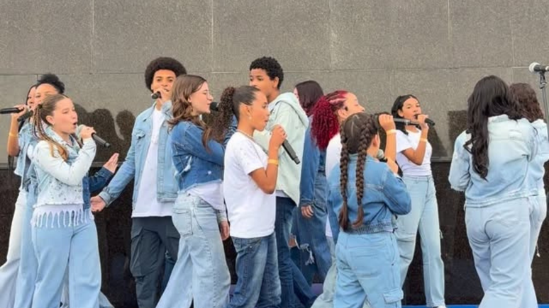 Aniversário do Cristo Redentor recebeu prévia de musical 'Os Saltimbancos Trapalhões – In Concert'