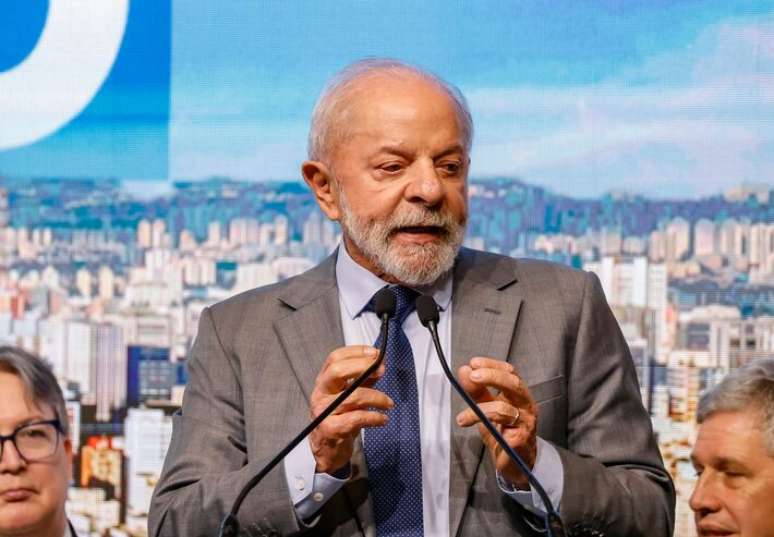 Lula cobrou que governos nacionais 'coloquem os pobres no orçamento'