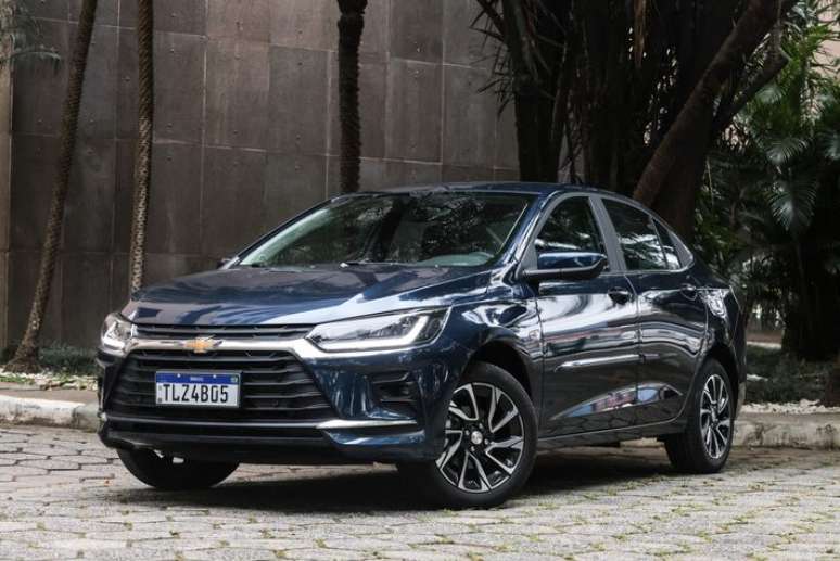 Chevrolet Onix Plus mantém liderança no ranking dos três-volumes