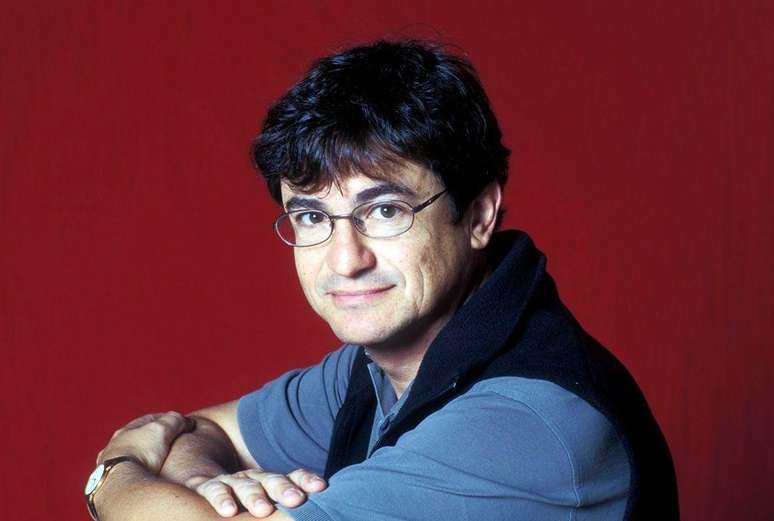 Algumas décadas atrás, Rovelli foi um dos fundadores da teoria da gravidade quântica em loop ou teoria do loop.