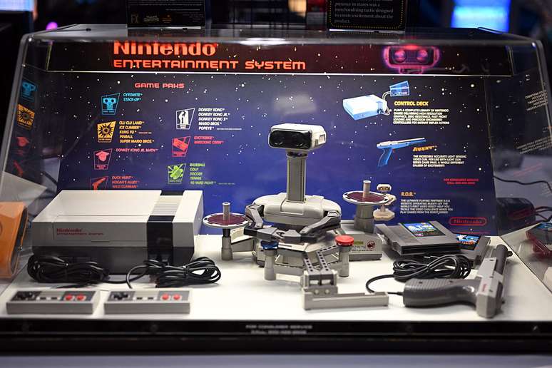 Console Nintendo Entertainment System que revolucionou a indústria dos videogames nos anos 1980 e salvou o mercado após o crash de 1983