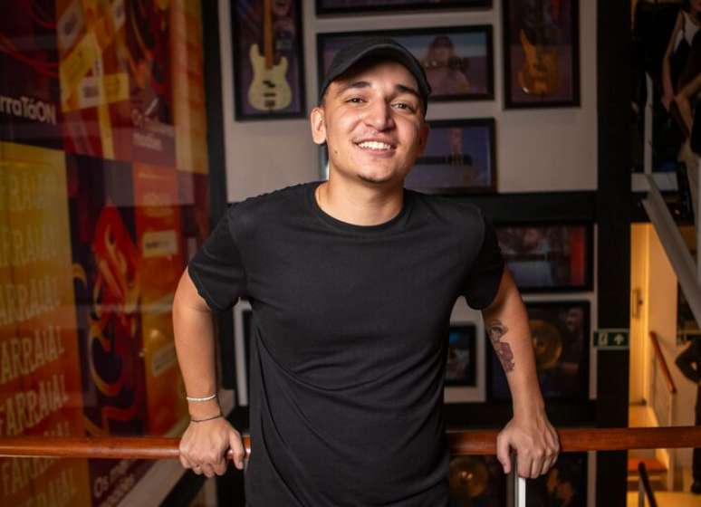 O cantor João Gomes encabeça campanha solidária que arrecadou R$ 1 milhão para hospital de Petrolina, cidade onde passou a sua infância