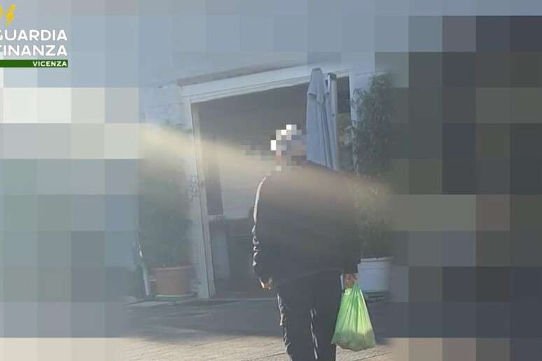 Homem teria embolsado mais de 1 milhão de euros no período