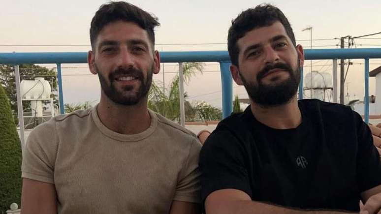 Os gêmeos Gali e Ziv Berman foram feitos reféns junto com a vizinha britânico-israelense Emily Damari, que desde então já foi libertada