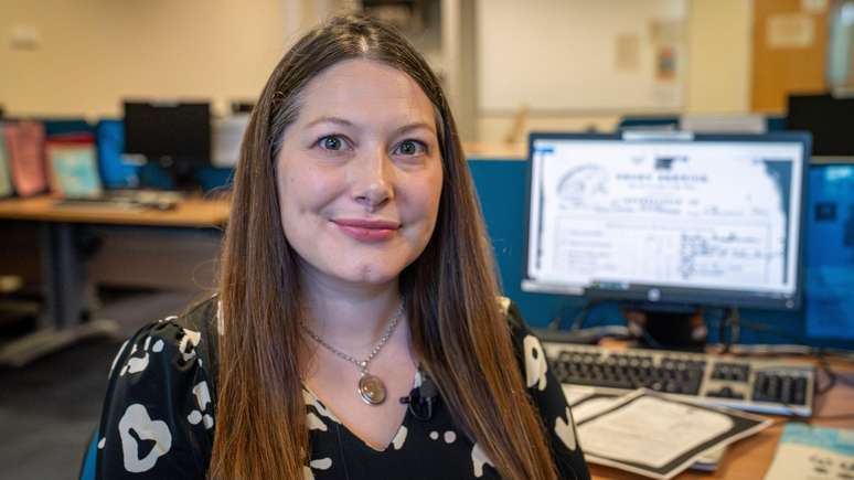 A assistente social Nicola Nash passou anos investigando os dois soldados