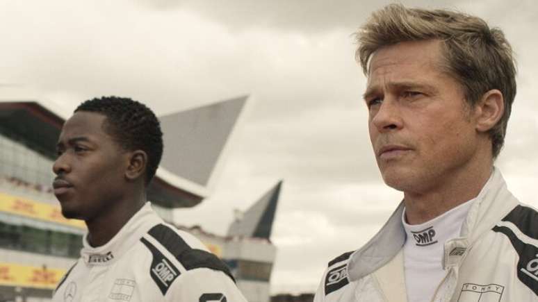 Brad Pitt e Damson Idris em cena de 'F1', que chegará ao streaming da Apple TV