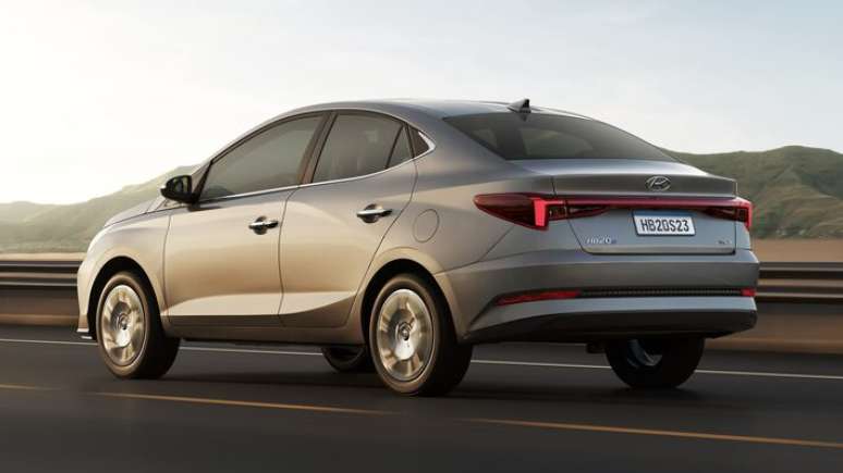 Hyundai HB20S sobe e aparece em 2º