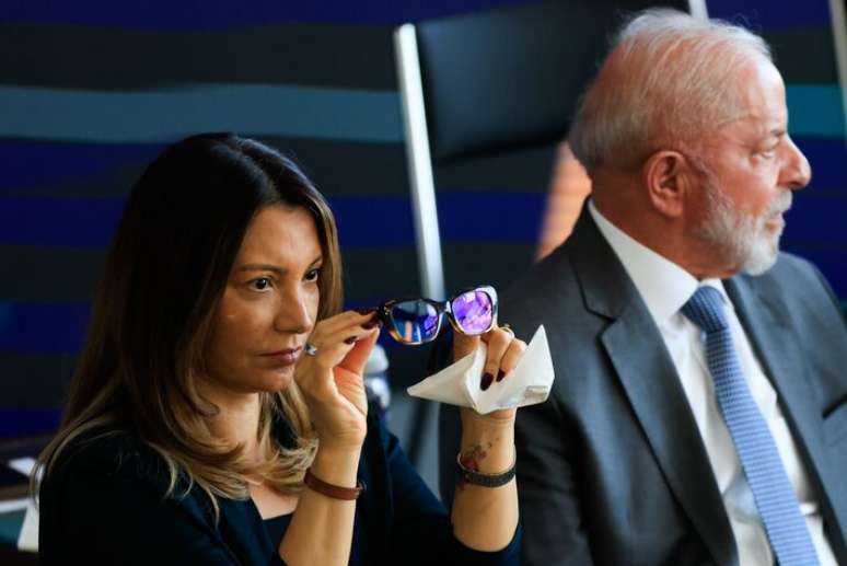 O presidente da República Luiz Inácio Lula da Silva, durante a cerimônia no Planalto ao lado da primeira-dama Janja