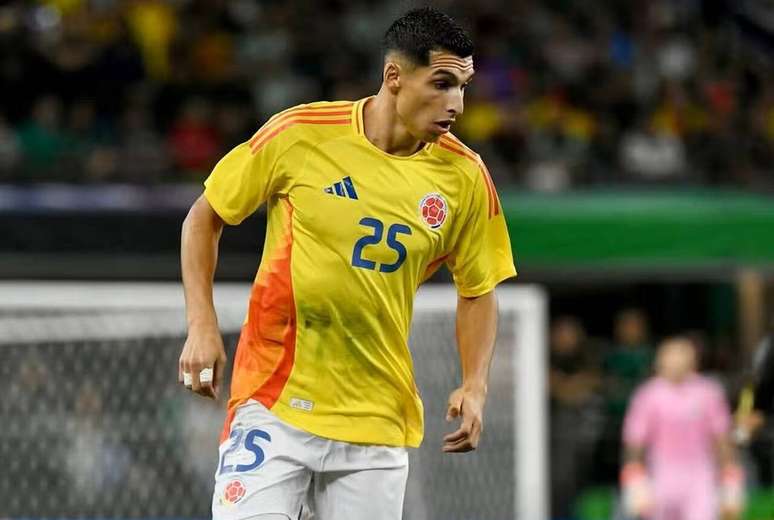 Serna em sua estreia pela seleção da Colômbia –