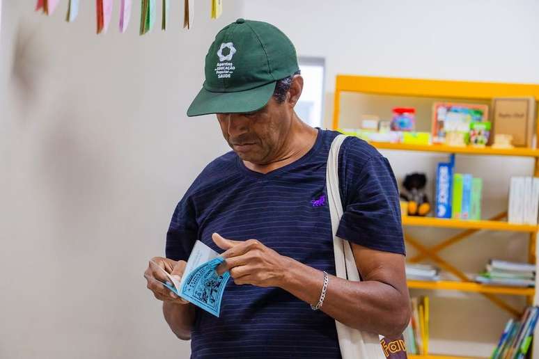 Projeto pretende mobilizar mais homens para as rodas de leitura. Em atividade com cordel, raízes nordestinas vieram à tona.