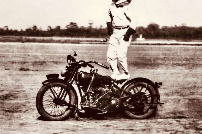 Seventy years ago, a Japanese man began producing helmets for revolutionary workers; so much so that today they are also used in MotoGP Seventy years ago, a Japanese man began producing helmets for revolutionary workers; so much so that today they are also used in MotoGP