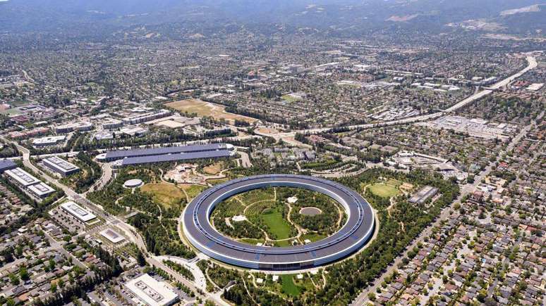 O Vale do Silício abriga grandes empresas de tecnologia, como a sede circular da Apple