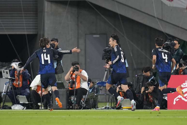 Japão comemorando o empate 