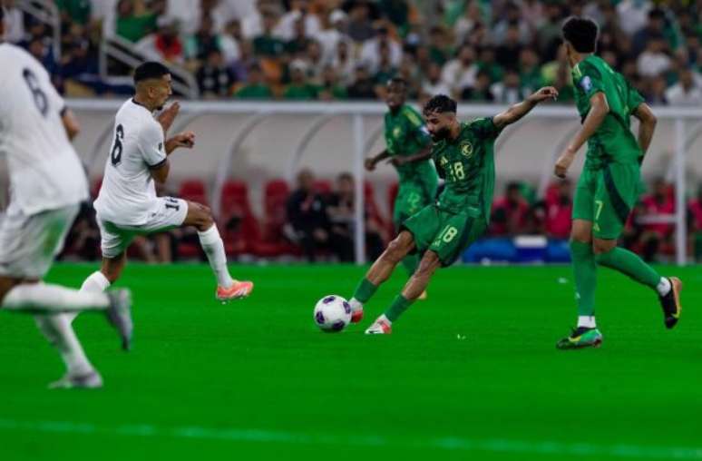 A Arábia Saudita abusou de perder gols e deu esperança para o Iraque nos minutos finais.