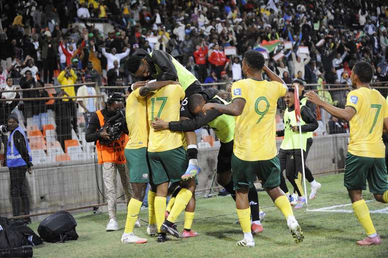 Jogadores da &Aacute;frica do Sul comemorando a classifica&ccedil;&atilde;o 
