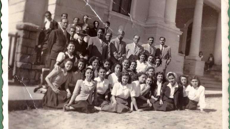 Antonieta de Barros, com sua turma de colegas