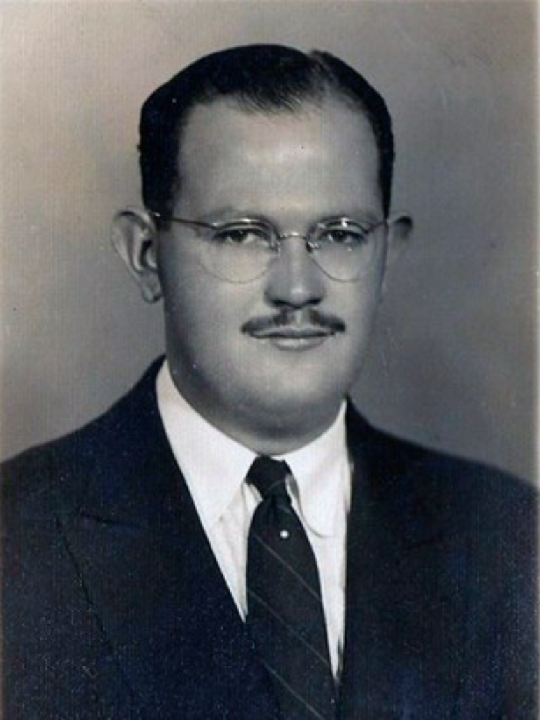 Salomão Becker, em foto de 1947, foi professor do Ginásio Caetano de Campos