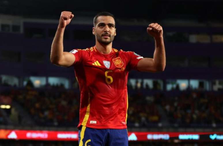 Momento do primeiro gol marcado por Mikel Merino na goleada da Espanha sobre a Bulgária –