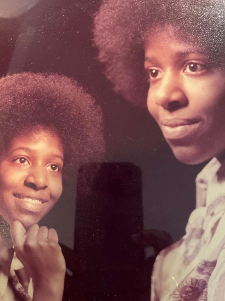 A conservadora família de Lenore Lindsey forçou a jovem a entregar seu primeiro filho para adoção, para poder continuar com seus estudos