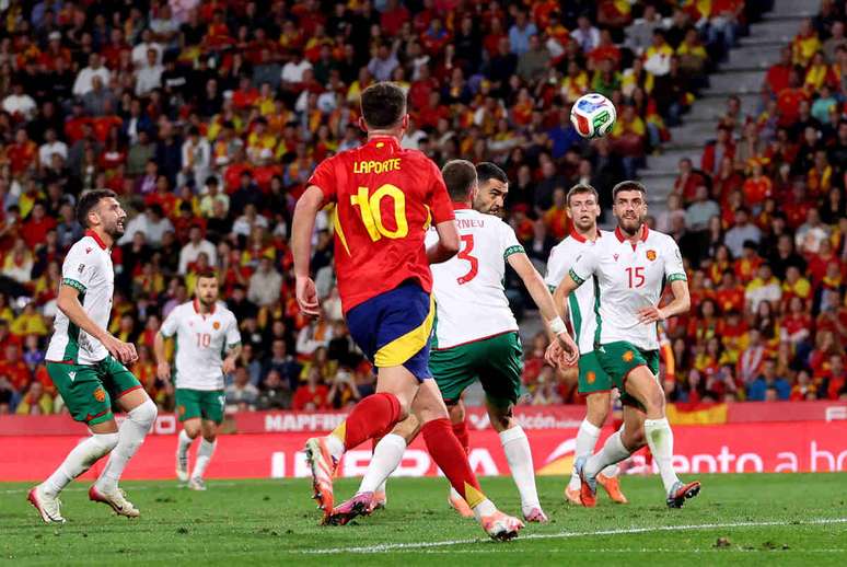 Momento do primeiro gol marcado por Mikel Merino na goleada da Espanha sobre a Bulgária –