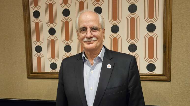 O candidato de oposição Jorge Taiana usará a mesma tática do governo brasileiro, levantando a bandeira da soberania contra Xavier Milei durante a campanha às eleições legislativas.