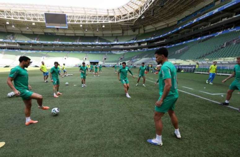 Vitor Roque retorna após cumprir suspensão contra o Juventude –