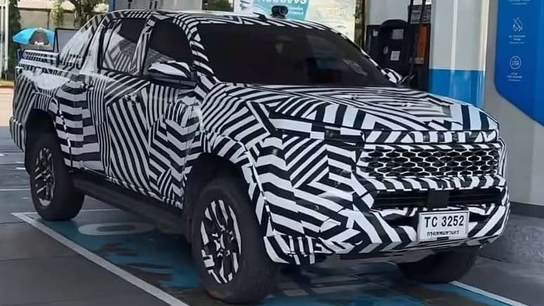 Nova Toyota Hilux 2027 em testes na Tailândia