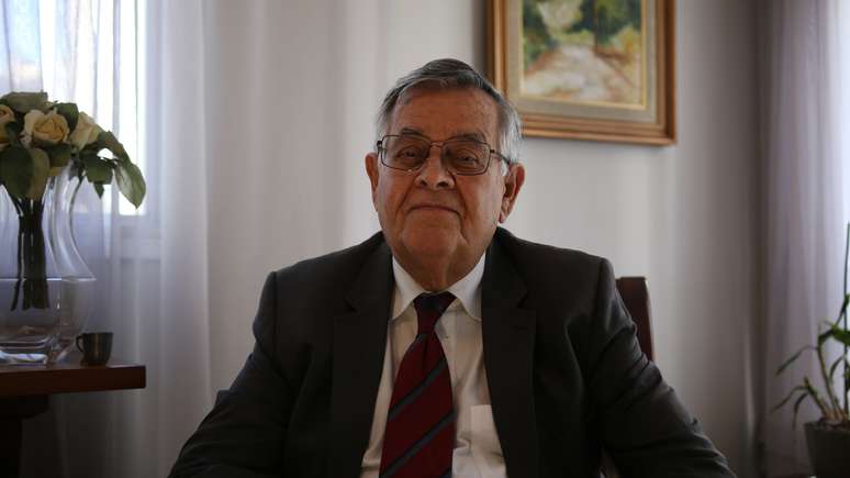 Aos 82 anos, Clayton Reis leciona há seis décadas