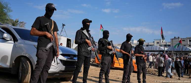 Hamas reforça sua presença nas ruas de Gaza após recuo do exército israelense