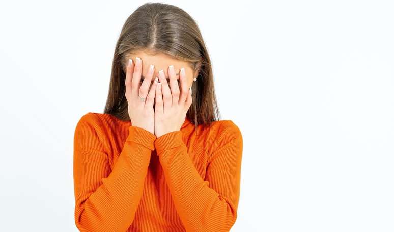 Nem azul, nem preto: esta é a cor que as pessoas tímidas usam.