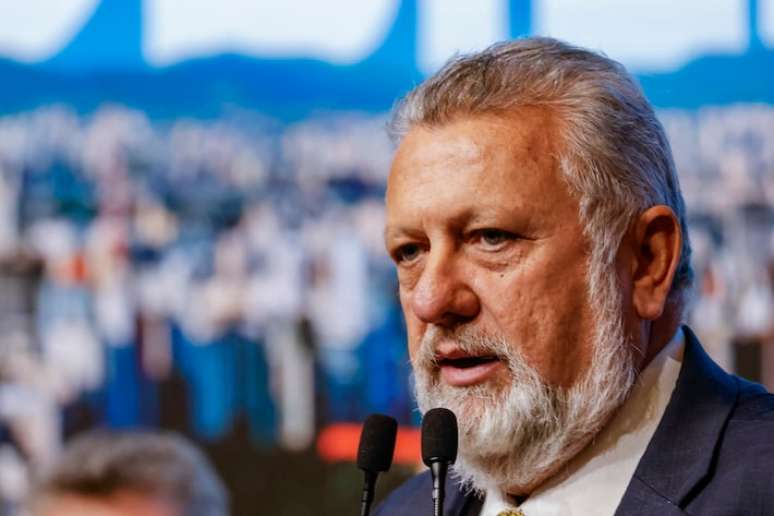 O presidente da Caixa, Carlos Vieira, deve ser mantido no cargo