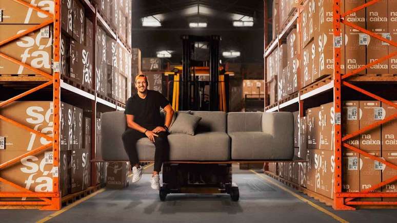 'Aumentamos nosso prazo de entrega, diminu&iacute;mos a variedade de produtos. Mas s&atilde;o 1 mil pessoas envolvidas no projeto, e os atrasos representam 6,5% dos pedidos', diz o fundador da Sof&aacute; na Caixa, Rubens Stuque