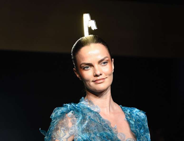 Barbara Fialho no desfile de Ronaldo Fraga 