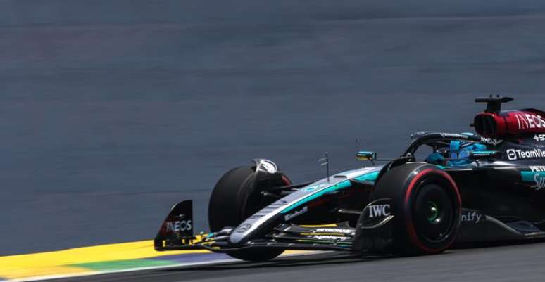 Russell guia sua Mercedes por Interlagos