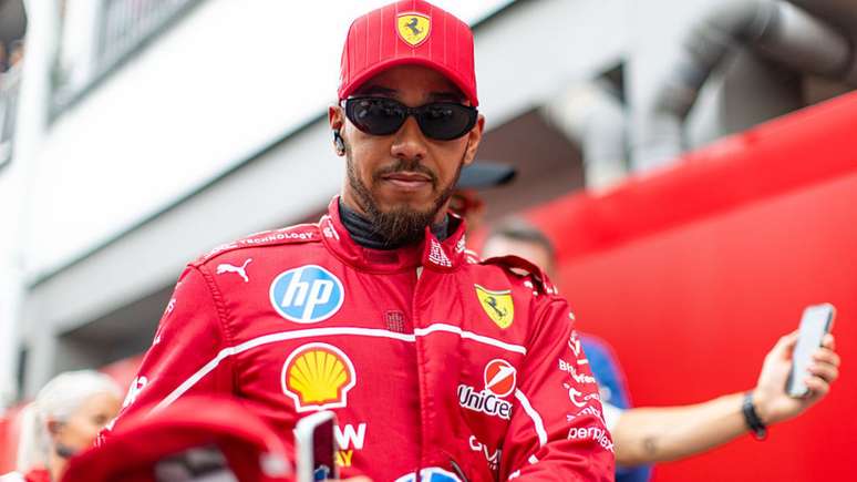Chefe da Ferrari defende período de adaptação de Lewis Hamilton
