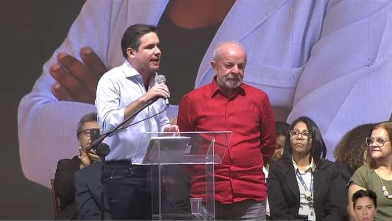 Motta é vaiado em evento e Lula se aproxima para diminuir protestos