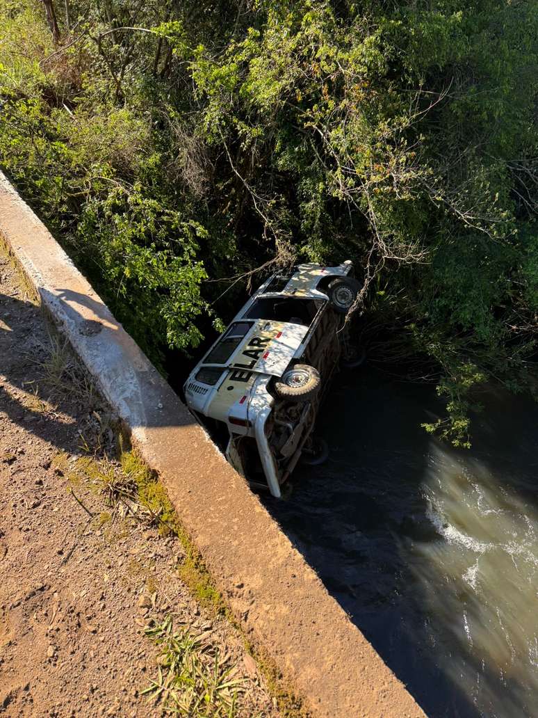 Veículo transportava crianças e mulher grávida